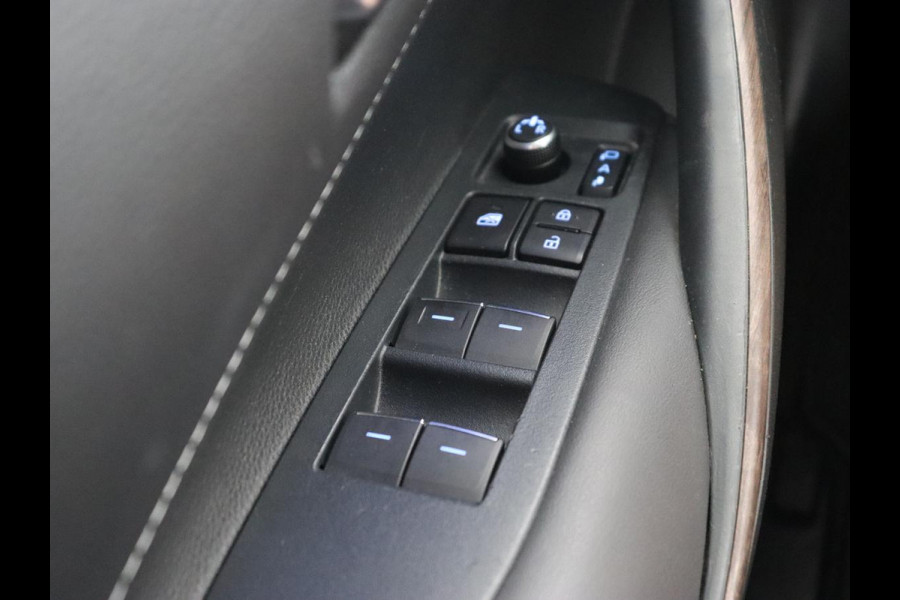 Toyota Corolla 1.8 Hybrid Trek | Stoelverwarming | Adaptive cruise | Trekhaak | Carplay | Camera | Keyless | Full LED | Navigatie | Climate control