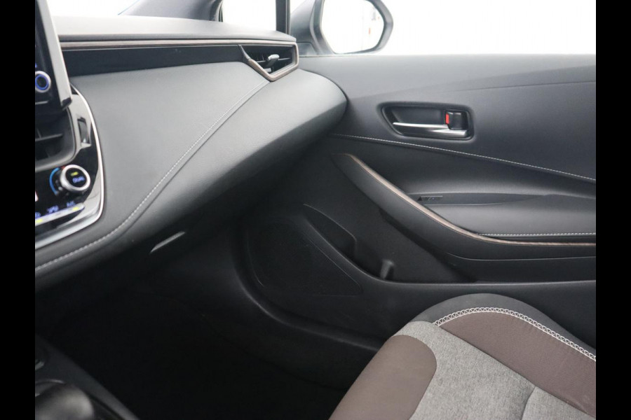 Toyota Corolla 1.8 Hybrid Trek | Stoelverwarming | Adaptive cruise | Trekhaak | Carplay | Camera | Keyless | Full LED | Navigatie | Climate control