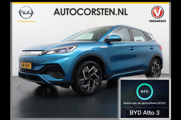 BYD ATTO 3 60kWh 204pk Design SOH 94% Pano-dak Leer+Elektr.Verst. Warmtepomp Adaptieve Cruise 360°Camera Apple Carplay Android Auto Elektr. Verkeersbord detectie WiFi DAB Led Rijstrooksensor Keyless Smartphone Entry Fabrieksgarantie tot 20-12-2030/150.000km Garantie. Op de LFP Accu tot 20-12-2030/200.000km €44.000,- Nieuw!