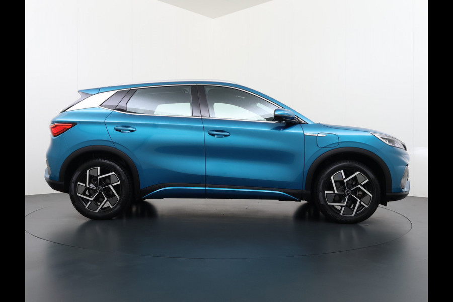 BYD ATTO 3 60kWh 204pk Design SOH 94% Pano-dak Leer+Elektr.Verst. Warmtepomp Adaptieve Cruise 360°Camera Apple Carplay Android Auto Elektr. Verkeersbord detectie WiFi DAB Led Rijstrooksensor Keyless Smartphone Entry Fabrieksgarantie tot 20-12-2030/150.000km Garantie. Op de LFP Accu tot 20-12-2030/200.000km €44.000,- Nieuw! BYD ATTO 3 60kWh 204pk Design SOH 94% Pano-dak Leer+Elektr.Verst. Warmtepomp Adaptieve Cruise 360°Camera Apple Carplay Android Auto Elektr. Verkeersbord detectie WiFi DAB Led Rijstrooksensor Keyless Smartphone Entry Fabrieksgarantie tot 20-12-2030/150.000km Garantie. Op de LFP Accu tot 20-12-2030/200.000km €44.000,- Nieuw!