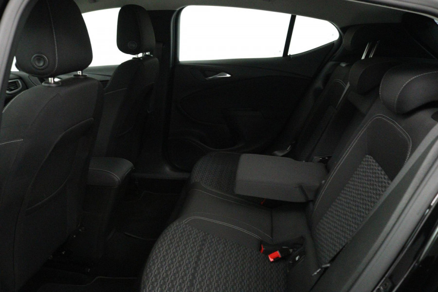 Opel Astra 1.0 Turbo Business (PARKEERSENSOREN, CRUISE CONTROL, NAVIGATIE, BLUETOOTH)