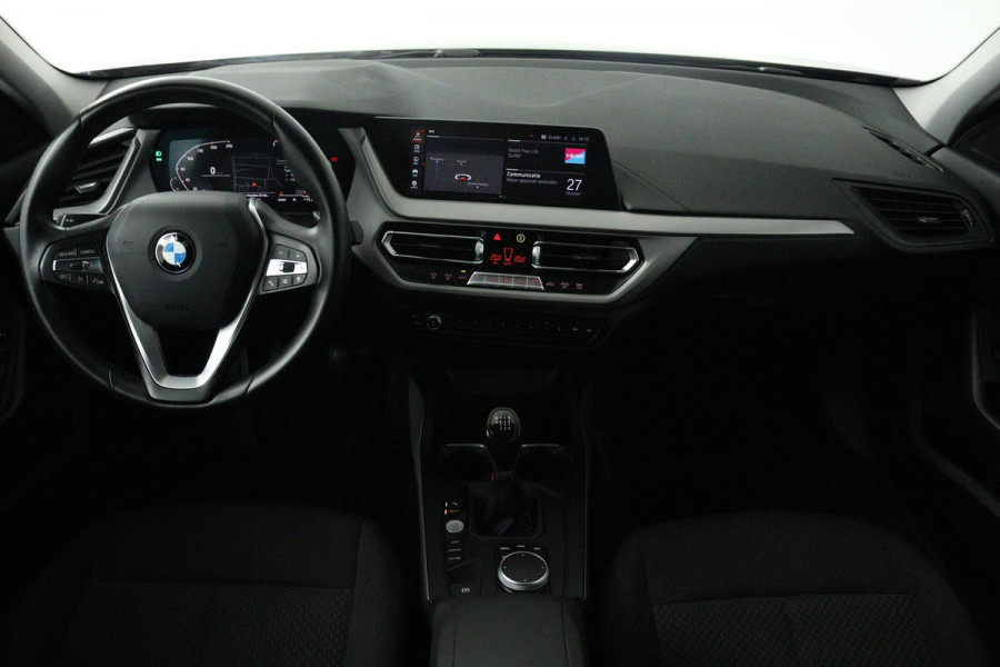 BMW 1-serie 118i Executive Edition (PARKEERSENSOREN, DIGITALE COCKPIT, NAVIGATIE, CRUISE CONTROL, DEALER ONDERHOUDEN)