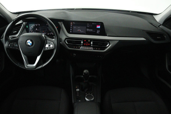 BMW 1-serie 118i Executive Edition (PARKEERSENSOREN, DIGITALE COCKPIT, NAVIGATIE, CRUISE CONTROL, DEALER ONDERHOUDEN)