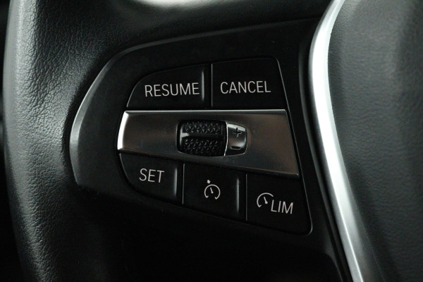 BMW 1-serie 118i Executive Edition (PARKEERSENSOREN, DIGITALE COCKPIT, NAVIGATIE, CRUISE CONTROL, DEALER ONDERHOUDEN)