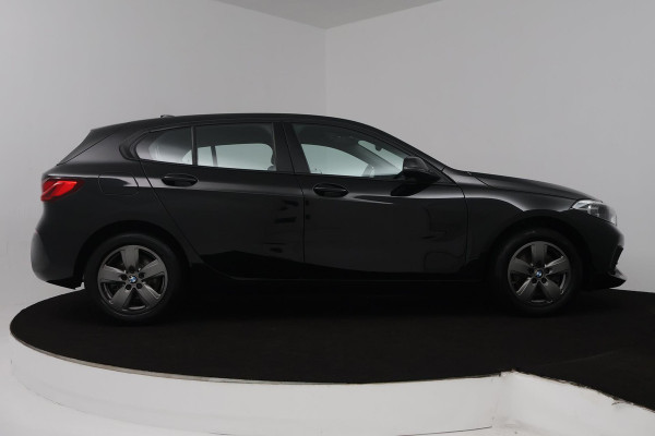 BMW 1-serie 118i Executive Edition (PARKEERSENSOREN, DIGITALE COCKPIT, NAVIGATIE, CRUISE CONTROL, DEALER ONDERHOUDEN)