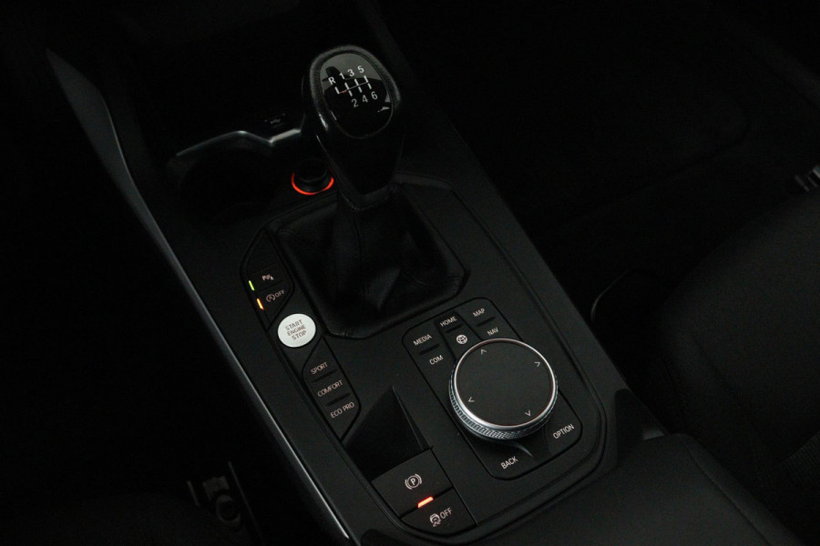 BMW 1-serie 118i Executive Edition (PARKEERSENSOREN, DIGITALE COCKPIT, NAVIGATIE, CRUISE CONTROL, DEALER ONDERHOUDEN)