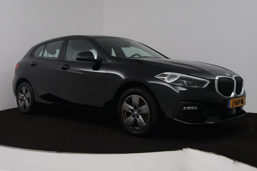 BMW 1-serie 118i Executive Edition (PARKEERSENSOREN, DIGITALE COCKPIT, NAVIGATIE, CRUISE CONTROL, DEALER ONDERHOUDEN)