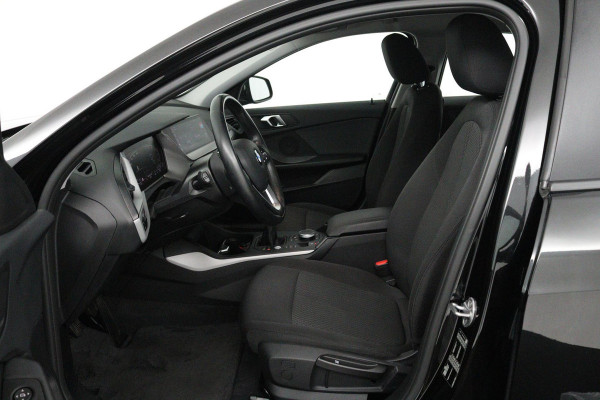 BMW 1-serie 118i Executive Edition (PARKEERSENSOREN, DIGITALE COCKPIT, NAVIGATIE, CRUISE CONTROL, DEALER ONDERHOUDEN)