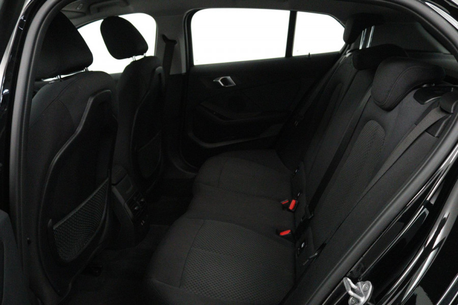 BMW 1-serie 118i Executive Edition (PARKEERSENSOREN, DIGITALE COCKPIT, NAVIGATIE, CRUISE CONTROL, DEALER ONDERHOUDEN)