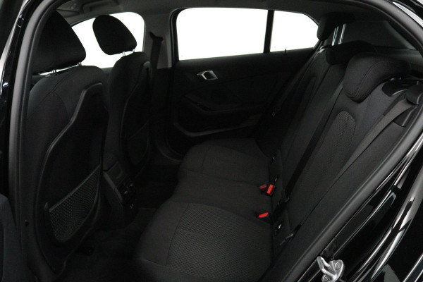 BMW 1-serie 118i Executive Edition (PARKEERSENSOREN, DIGITALE COCKPIT, NAVIGATIE, CRUISE CONTROL, DEALER ONDERHOUDEN)
