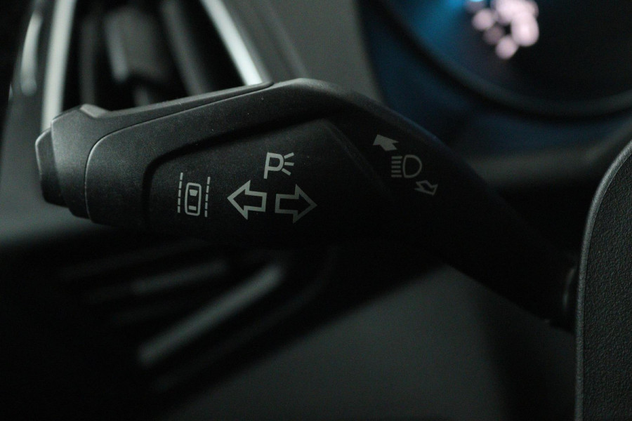 Ford Kuga 1.5 EcoBoost Titanium (PARKEERSENSOREN, ACHTERUITRIJCAMERA, LANE-ASSIST, CRUISE CONTROL, NAVIGATIE, SONY AUDIO)