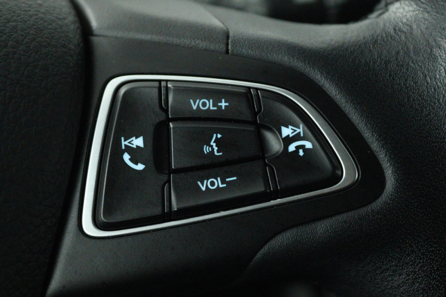 Ford Kuga 1.5 EcoBoost Titanium (PARKEERSENSOREN, ACHTERUITRIJCAMERA, LANE-ASSIST, CRUISE CONTROL, NAVIGATIE, SONY AUDIO)