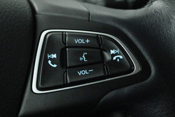 Ford Kuga 1.5 EcoBoost Titanium (PARKEERSENSOREN, ACHTERUITRIJCAMERA, LANE-ASSIST, CRUISE CONTROL, NAVIGATIE, SONY AUDIO)