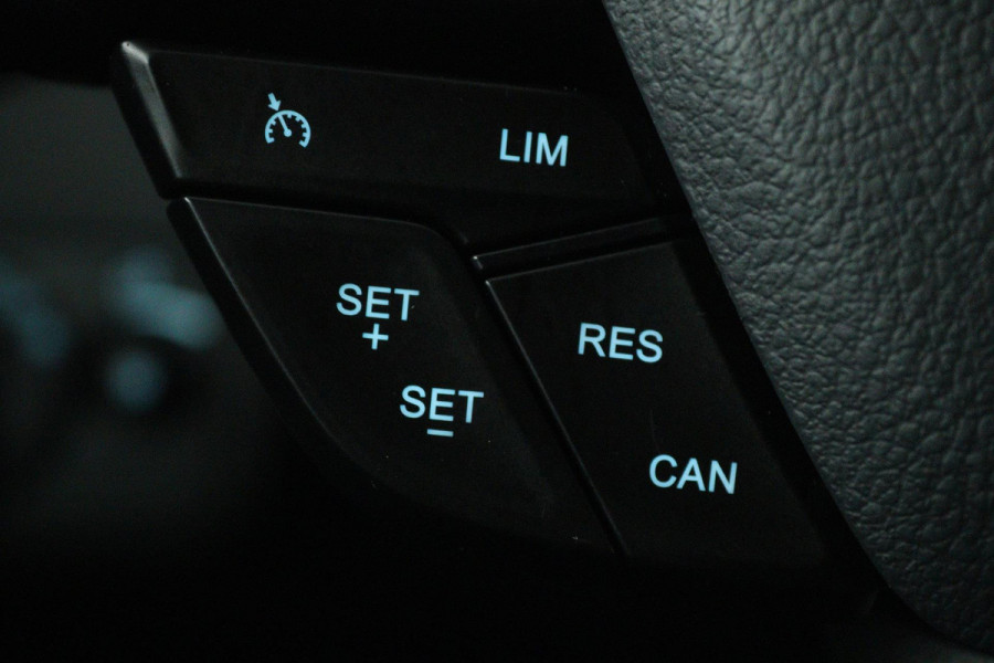 Ford Kuga 1.5 EcoBoost Titanium (PARKEERSENSOREN, ACHTERUITRIJCAMERA, LANE-ASSIST, CRUISE CONTROL, NAVIGATIE, SONY AUDIO)