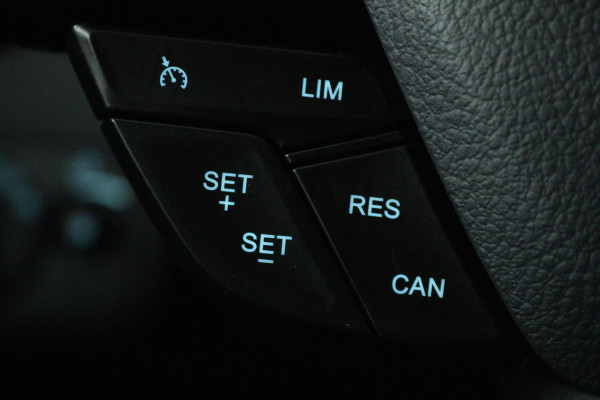 Ford Kuga 1.5 EcoBoost Titanium (PARKEERSENSOREN, ACHTERUITRIJCAMERA, LANE-ASSIST, CRUISE CONTROL, NAVIGATIE, SONY AUDIO)