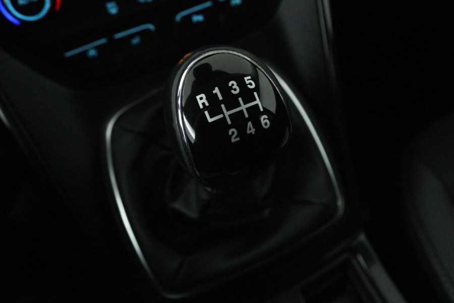 Ford Kuga 1.5 EcoBoost Titanium (PARKEERSENSOREN, ACHTERUITRIJCAMERA, LANE-ASSIST, CRUISE CONTROL, NAVIGATIE, SONY AUDIO)