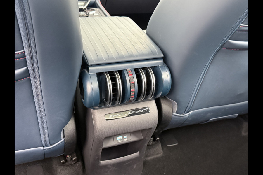 BYD ATTO 3 62kWh Design SOH 96% Panoramadak Leder+Elektr.Verst. Warmtepomp Adaptieve Cruise 360°Camera Apple Carplay Android Auto Elektr.Ac Verkeersbord detectie WiFi DAB Led Rijstrooksensor Keyless Smartphone Entry Fabrieksgarantie tot 12-12-2030 /150.000km Garantie op de LFP Accu tot 12-12-2030/200.000km €44.000,- Nieuw!