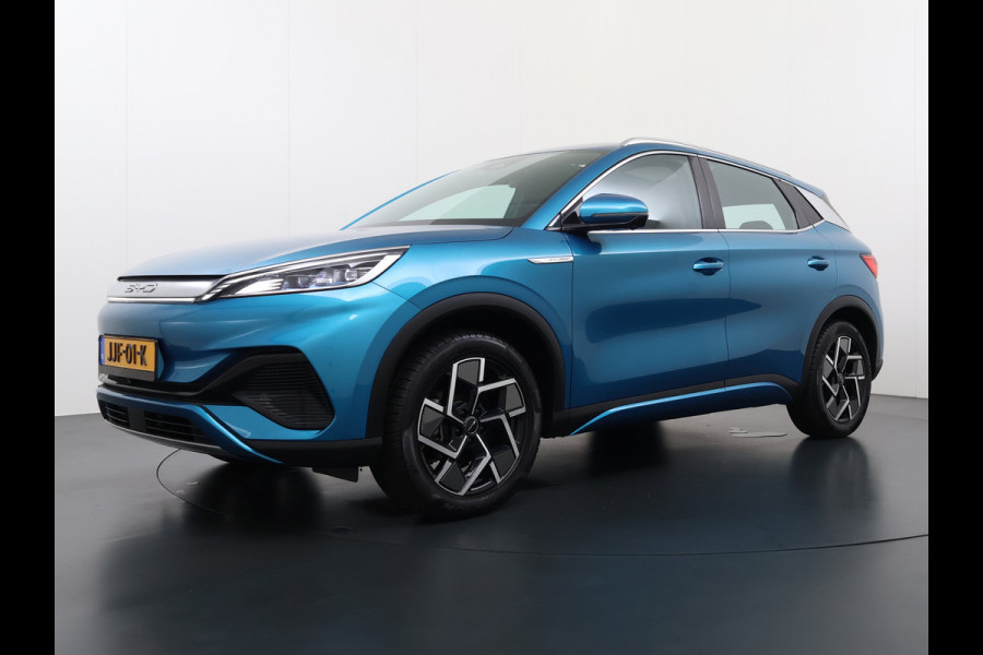 BYD ATTO 3 62kWh Design SOH 96% Panoramadak Leder+Elektr.Verst. Warmtepomp Adaptieve Cruise 360°Camera Apple Carplay Android Auto Elektr.Ac Verkeersbord detectie WiFi DAB Led Rijstrooksensor Keyless Smartphone Entry Fabrieksgarantie tot 12-12-2030 /150.000km Garantie op de LFP Accu tot 12-12-2030/200.000km €44.000,- Nieuw!