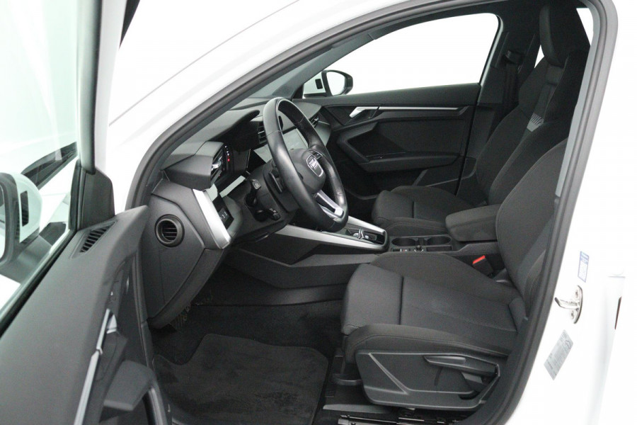 Audi A3 Sportback 30 TFSI Business edition (DIGITALE COCKPIT, CAMERA, LANE-ASSIST, CRUISE CONTROL ADAPTIEF, PARKEERSENSOREN) Audi A3 Sportback 30 TFSI Business edition (DIGITALE COCKPIT, CAMERA, LANE-ASSIST, CRUISE CONTROL ADAPTIEF, PARKEERSENSOREN)