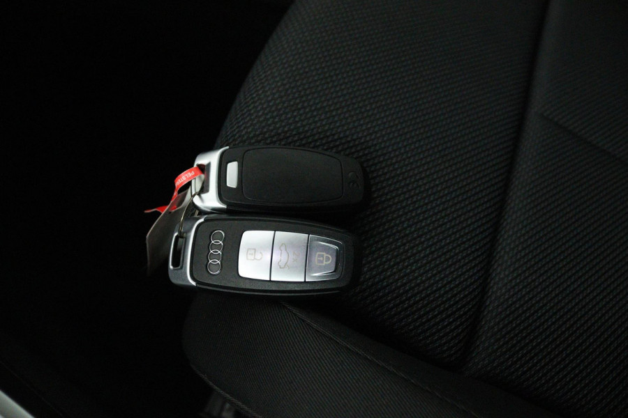 Audi A3 Sportback 30 TFSI Business edition (DIGITALE COCKPIT, CAMERA, LANE-ASSIST, CRUISE CONTROL ADAPTIEF, PARKEERSENSOREN) Audi A3 Sportback 30 TFSI Business edition (DIGITALE COCKPIT, CAMERA, LANE-ASSIST, CRUISE CONTROL ADAPTIEF, PARKEERSENSOREN)