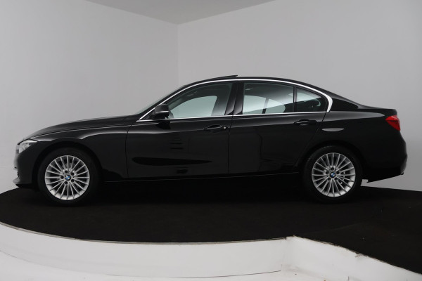 BMW 3 Serie 318i Luxury Edition (PANORAMADAK, DIGITALE COCKPIT, STOELVERWARMING, NAVIGATIE, LEER)