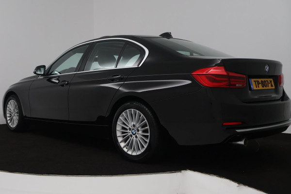 BMW 3 Serie 318i Luxury Edition (PANORAMADAK, DIGITALE COCKPIT, STOELVERWARMING, NAVIGATIE, LEER)