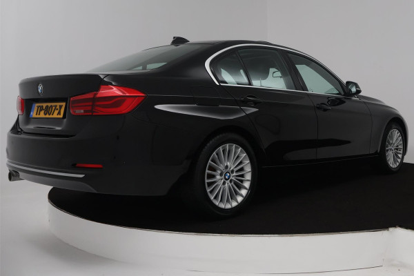 BMW 3 Serie 318i Luxury Edition (PANORAMADAK, DIGITALE COCKPIT, STOELVERWARMING, NAVIGATIE, LEER)