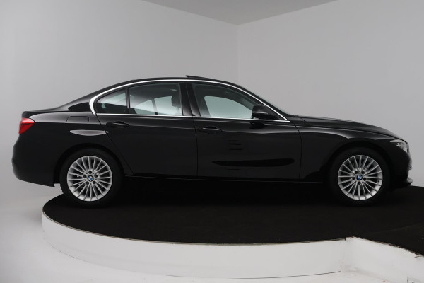 BMW 3 Serie 318i Luxury Edition (PANORAMADAK, DIGITALE COCKPIT, STOELVERWARMING, NAVIGATIE, LEER)
