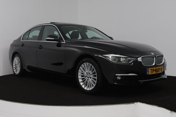 BMW 3 Serie 318i Luxury Edition (PANORAMADAK, DIGITALE COCKPIT, STOELVERWARMING, NAVIGATIE, LEER)