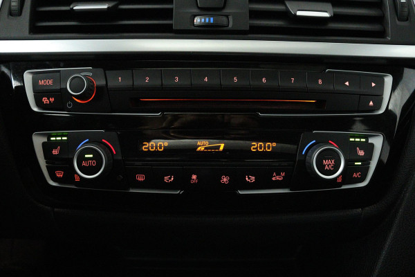BMW 3 Serie 318i Luxury Edition (PANORAMADAK, DIGITALE COCKPIT, STOELVERWARMING, NAVIGATIE, LEER)