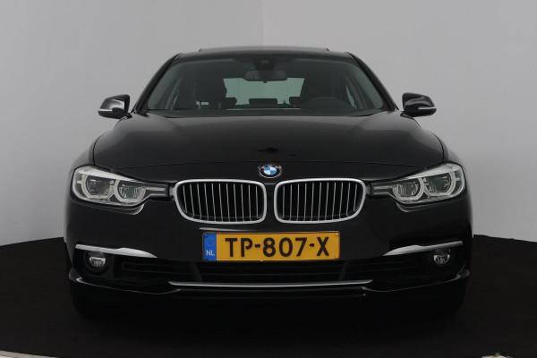 BMW 3 Serie 318i Luxury Edition (PANORAMADAK, DIGITALE COCKPIT, STOELVERWARMING, NAVIGATIE, LEER)
