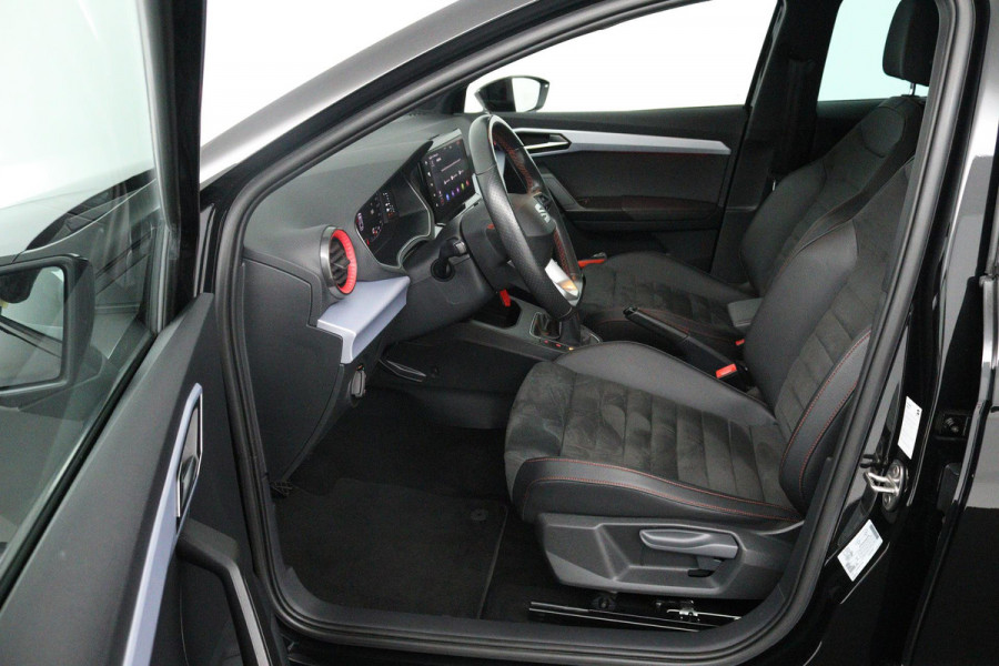 Seat Ibiza 1.0 EcoTSI FR Business Intense (DIGITALE COCKPIT, STOELVERWARMING, CRUISE ADAPTIEF, CARPLAY NAVIGATIE) Seat Ibiza 1.0 EcoTSI FR Business Intense (DIGITALE COCKPIT, STOELVERWARMING, CRUISE ADAPTIEF, CARPLAY NAVIGATIE)