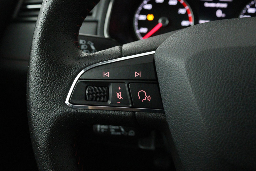 Seat Ibiza 1.0 TSI FR Business Intense (PANORAMADAK, CRUISE ADAPTIEF, ACHTERUITRIJCAMERA, CARPLAY NAVIGATIE, PARKEERSENSOREN) Seat Ibiza 1.0 TSI FR Business Intense (PANORAMADAK, CRUISE ADAPTIEF, ACHTERUITRIJCAMERA, CARPLAY NAVIGATIE, PARKEERSENSOREN)