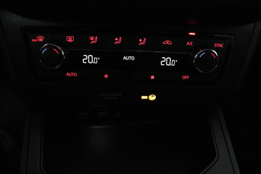 Seat Ibiza 1.0 TSI FR Business Intense (PANORAMADAK, CRUISE ADAPTIEF, ACHTERUITRIJCAMERA, CARPLAY NAVIGATIE, PARKEERSENSOREN) Seat Ibiza 1.0 TSI FR Business Intense (PANORAMADAK, CRUISE ADAPTIEF, ACHTERUITRIJCAMERA, CARPLAY NAVIGATIE, PARKEERSENSOREN)