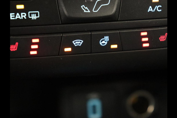 Ford Focus 1.0 EcoBoost Titanium | Trekhaak | Stoel & stuurverwarming | Carplay | Navigatie | Climate control | Keyless | Cruise control | Parkeerhulp | Bluetooth