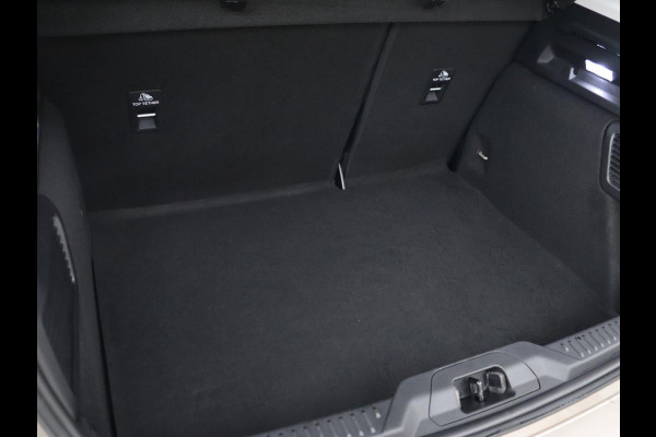 Ford Focus 1.0 EcoBoost Titanium | Trekhaak | Stoel & stuurverwarming | Carplay | Navigatie | Climate control | Keyless | Cruise control | Parkeerhulp | Bluetooth