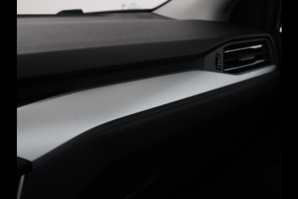 Ford Focus 1.0 EcoBoost Titanium | Trekhaak | Stoel & stuurverwarming | Carplay | Navigatie | Climate control | Keyless | Cruise control | Parkeerhulp | Bluetooth