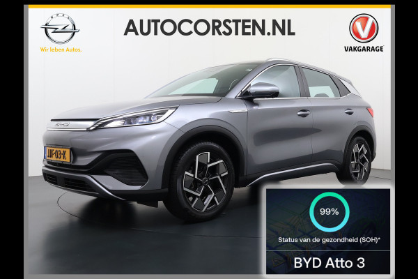 BYD ATTO 3 60kWh Design SOH 99% Pano-dak Leer+Elektr.Verst. Warmtepomp Adaptieve Cruise 360°Camera Apple Carplay Android Auto Elektr.Achter Verkeersbord detectie WiFi DAB Led Rijstrooksensor Keyless Smartphone Entry Fabrieksgarantie tot 20-12-2030/150.000km Garantie op de LFP Accu tot 20-12-2030/200.000km €44.000,- Nieuw!