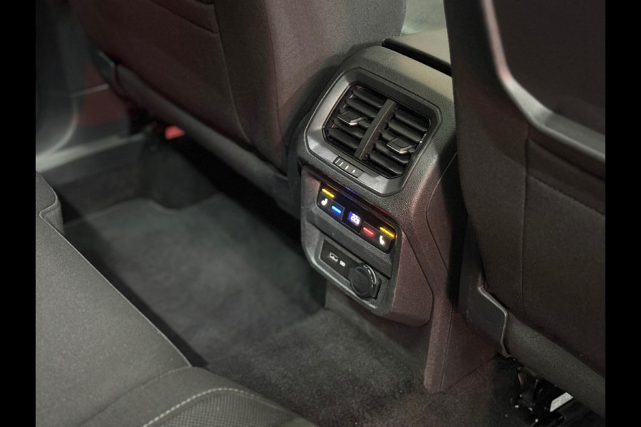 Volkswagen Tiguan 1.5 TSI ACT Highline | Pano | 360° Camera | Adaptive Cruise | HUD | Alcantara | 18' inch Volkswagen Tiguan 1.5 TSI ACT Highline | Pano | 360° Camera | Adaptive Cruise | HUD | Alcantara | 18' inch