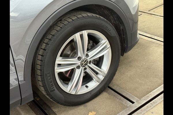 Volkswagen Tiguan 1.5 TSI ACT Highline | Pano | 360° Camera | Adaptive Cruise | HUD | Alcantara | 18' inch Volkswagen Tiguan 1.5 TSI ACT Highline | Pano | 360° Camera | Adaptive Cruise | HUD | Alcantara | 18' inch