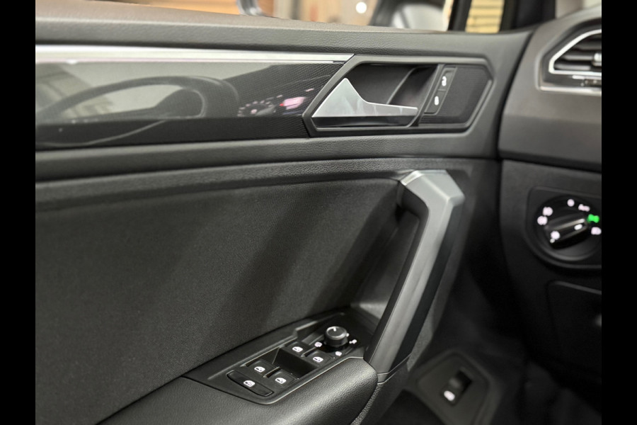 Volkswagen Tiguan 1.5 TSI ACT Highline | Pano | 360° Camera | Adaptive Cruise | HUD | Alcantara | 18' inch Volkswagen Tiguan 1.5 TSI ACT Highline | Pano | 360° Camera | Adaptive Cruise | HUD | Alcantara | 18' inch