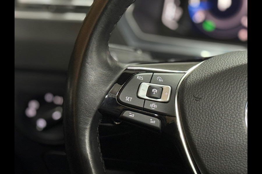 Volkswagen Tiguan 1.5 TSI ACT Highline | Pano | 360° Camera | Adaptive Cruise | HUD | Alcantara | 18' inch Volkswagen Tiguan 1.5 TSI ACT Highline | Pano | 360° Camera | Adaptive Cruise | HUD | Alcantara | 18' inch