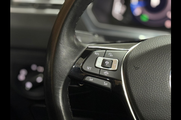 Volkswagen Tiguan 1.5 TSI ACT Highline | Pano | 360° Camera | Adaptive Cruise | HUD | Alcantara | 18' inch Volkswagen Tiguan 1.5 TSI ACT Highline | Pano | 360° Camera | Adaptive Cruise | HUD | Alcantara | 18' inch