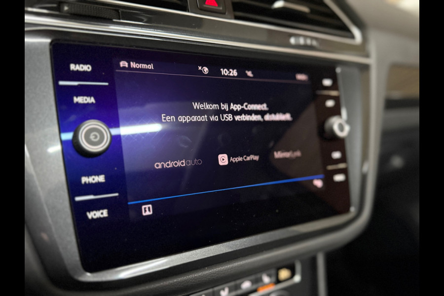 Volkswagen Tiguan 1.5 TSI ACT Highline | Pano | 360° Camera | Adaptive Cruise | HUD | Alcantara | 18' inch Volkswagen Tiguan 1.5 TSI ACT Highline | Pano | 360° Camera | Adaptive Cruise | HUD | Alcantara | 18' inch
