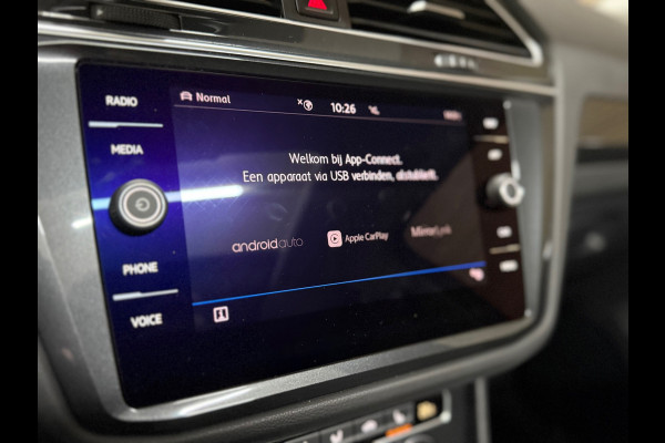 Volkswagen Tiguan 1.5 TSI ACT Highline | Pano | 360° Camera | Adaptive Cruise | HUD | Alcantara | 18' inch Volkswagen Tiguan 1.5 TSI ACT Highline | Pano | 360° Camera | Adaptive Cruise | HUD | Alcantara | 18' inch