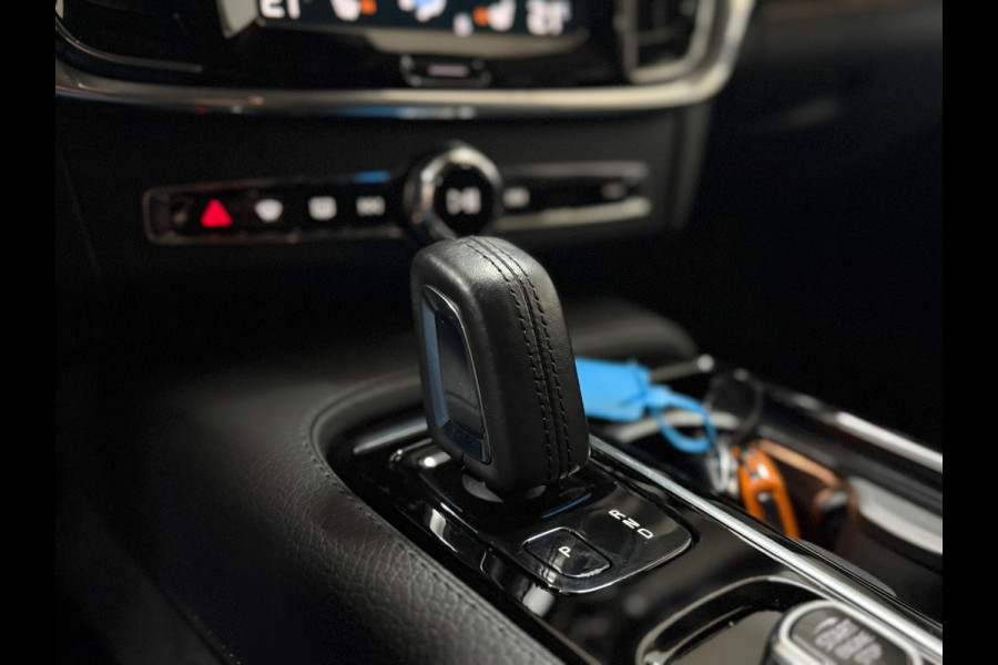 Volvo V90 2.0 T8 AWD Inscription | Leder | Elektr. Trekhaak | HUD | Camera | Memory | Adaptive Cruise Volvo V90 2.0 T8 AWD Inscription | Leder | Elektr. Trekhaak | HUD | Camera | Memory | Adaptive Cruise