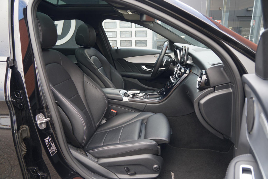 Mercedes-Benz C-Klasse Estate 180 AMG Sport Edition *INCL BTW* + PANODAK / BI-XENON / 19'' LMV / STOELVERWARMING Mercedes-Benz C-Klasse Estate 180 AMG Sport Edition *INCL BTW* + PANODAK / BI-XENON / 19'' LMV / STOELVERWARMING