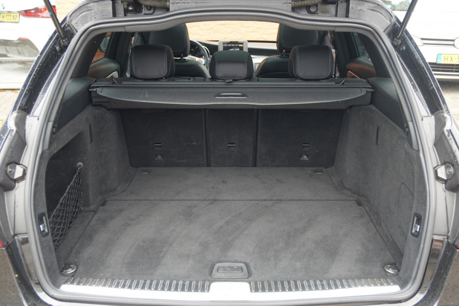 Mercedes-Benz C-Klasse Estate 180 AMG Sport Edition *INCL BTW* + PANODAK / BI-XENON / 19'' LMV / STOELVERWARMING Mercedes-Benz C-Klasse Estate 180 AMG Sport Edition *INCL BTW* + PANODAK / BI-XENON / 19'' LMV / STOELVERWARMING