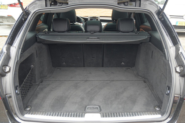 Mercedes-Benz C-Klasse Estate 180 AMG Sport Edition *INCL BTW* + PANODAK / BI-XENON / 19'' LMV / STOELVERWARMING Mercedes-Benz C-Klasse Estate 180 AMG Sport Edition *INCL BTW* + PANODAK / BI-XENON / 19'' LMV / STOELVERWARMING