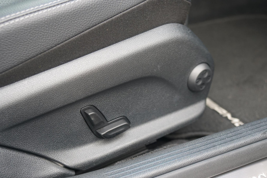 Mercedes-Benz C-Klasse Estate 180 AMG Sport Edition *INCL BTW* + PANODAK / BI-XENON / 19'' LMV / STOELVERWARMING Mercedes-Benz C-Klasse Estate 180 AMG Sport Edition *INCL BTW* + PANODAK / BI-XENON / 19'' LMV / STOELVERWARMING